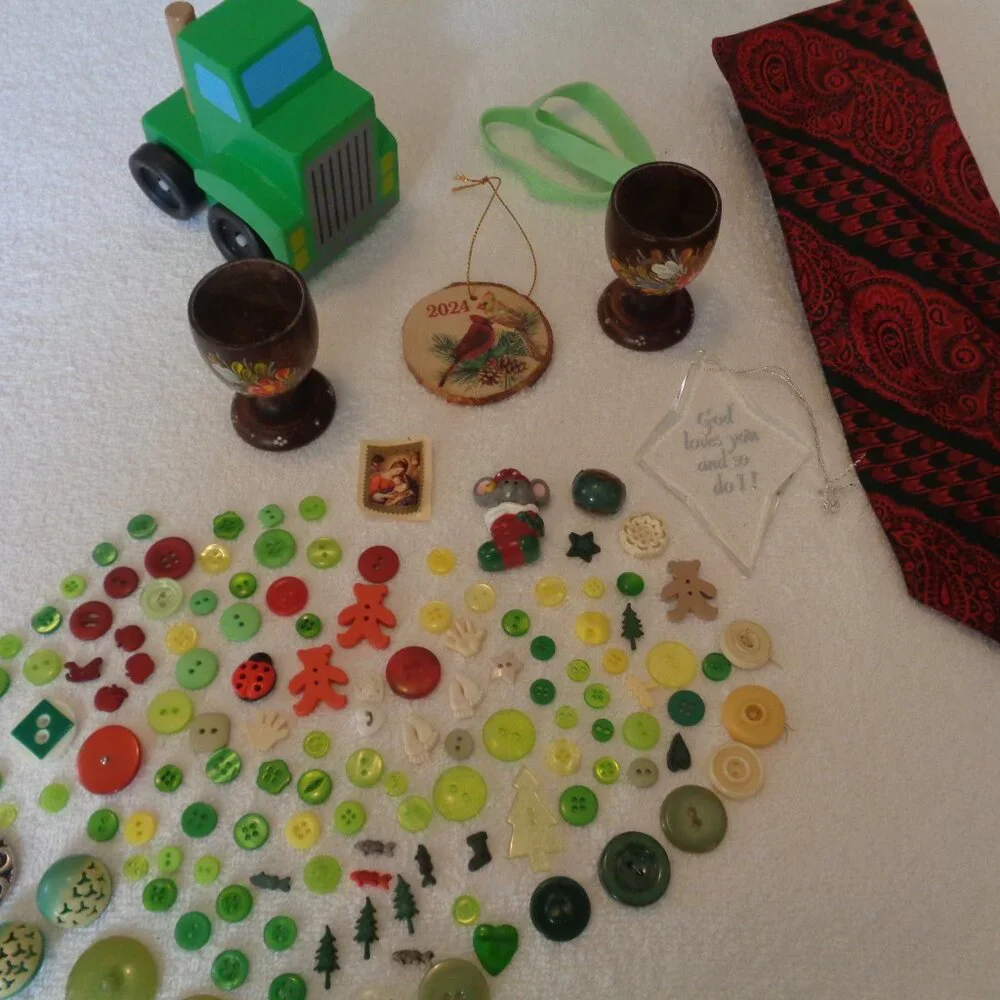 HOLIDAY STYLED LOT VINT TIE WOODEN TRUCK EGG CUPS ORN DODADS BUTTONS
